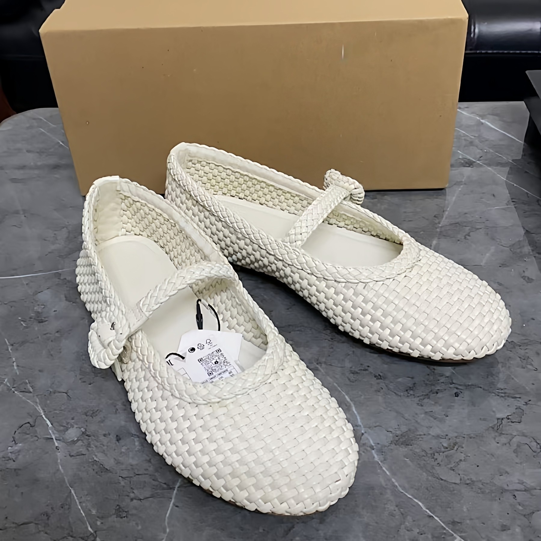 2026新款白色草席编织搭扣带饰芭蕾圆头平底鞋女编织鞋浅口单鞋,女鞋,浅口单鞋,淘宝优惠券,粉丝福利购,淘宝优惠卷