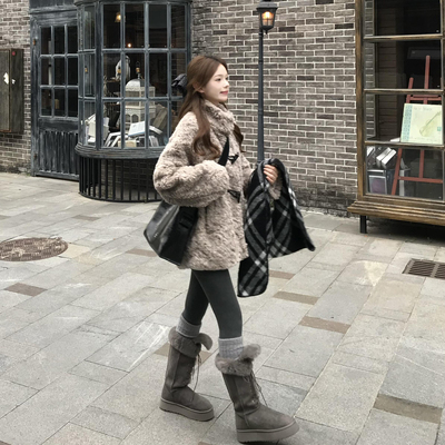 立领牛角扣羊羔毛中长款毛毛外套