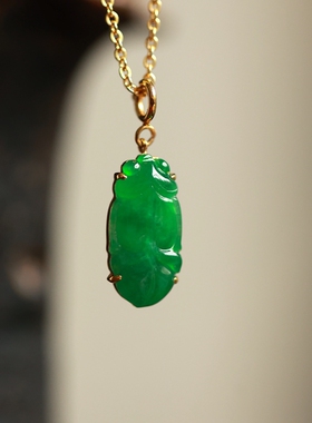 泼墨。富贵有鱼 天然飘绿A货翡翠 18K黄金扣头项链/吊坠 （不含链