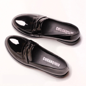 伦风中跟小皮鞋