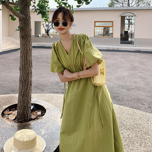 茶歇法式薄荷绿色v领泡泡袖连衣裙女夏2025新款宽松休闲小众长裙图片