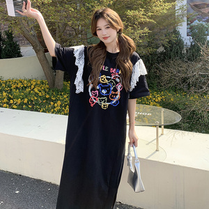 黑色卡通印花连衣裙夏女2024新款韩系学院风宽松蕾丝拼接T恤长裙图片
