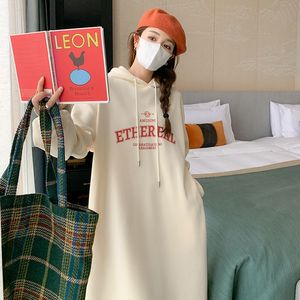 米色字母连帽中长款卫衣裙女宽松bf慵懒风休闲显瘦美式运动风连衣图片
