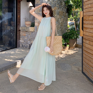小清新绿色挂脖无袖连衣裙女2025夏季新款海边度假风宽松休闲长裙图片