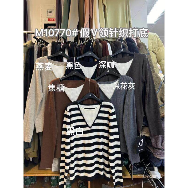大710770冬季韩版宽松大码胖mm设计感拼接衫毛衣假两件套