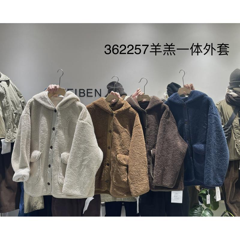 慵懒风仿羊羔毛皮毛一体连帽外套