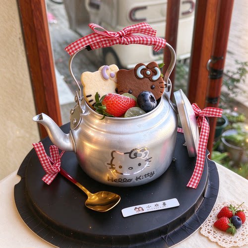 可爱创意甜点HelloKitty 铝制茶壶蛋糕容器氛围感甜品店拍照容器