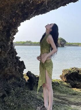 ins风清冷复古绝美高级感绿色青苔裙蕾丝比基尼度假温泉泳衣女夏