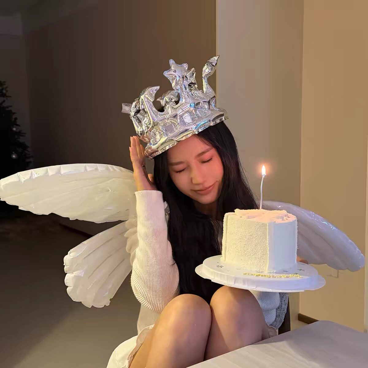 镭射银色皇冠气球生日帽女生礼物白色黑色蝴蝶铝膜球可背拍照道具