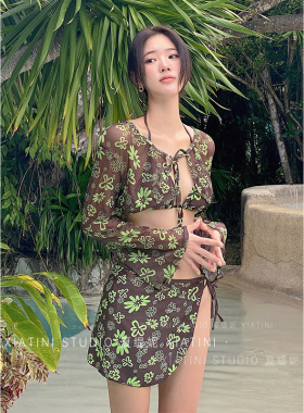 泳衣女2025新款分体性感显瘦比基尼四件套温泉度假纯欲风保守遮肚