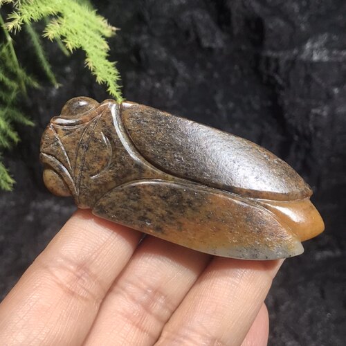 儒贤玉道和田玉原生态黑皮油皮籽料金蝉吊坠汉八刀工艺极简古风文