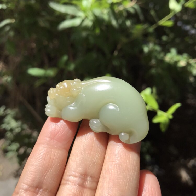 儒贤玉道新疆和田玉糖青玉俏色巧雕貔貅吊坠男女士通用一级细料