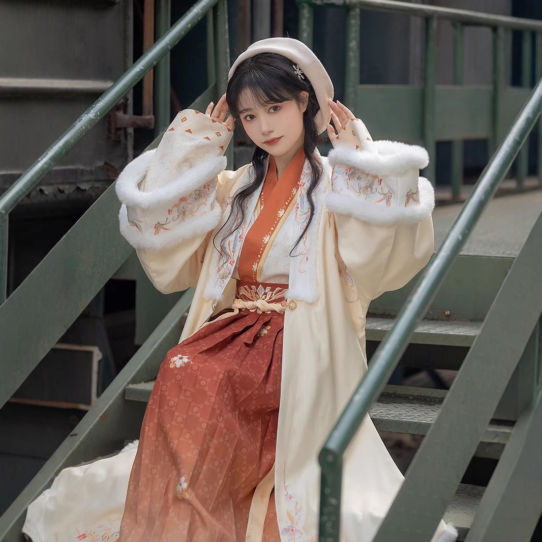 原创汉服女2025新款冬款宋制对襟长袄交领百褶裙日常通勤加绒古装