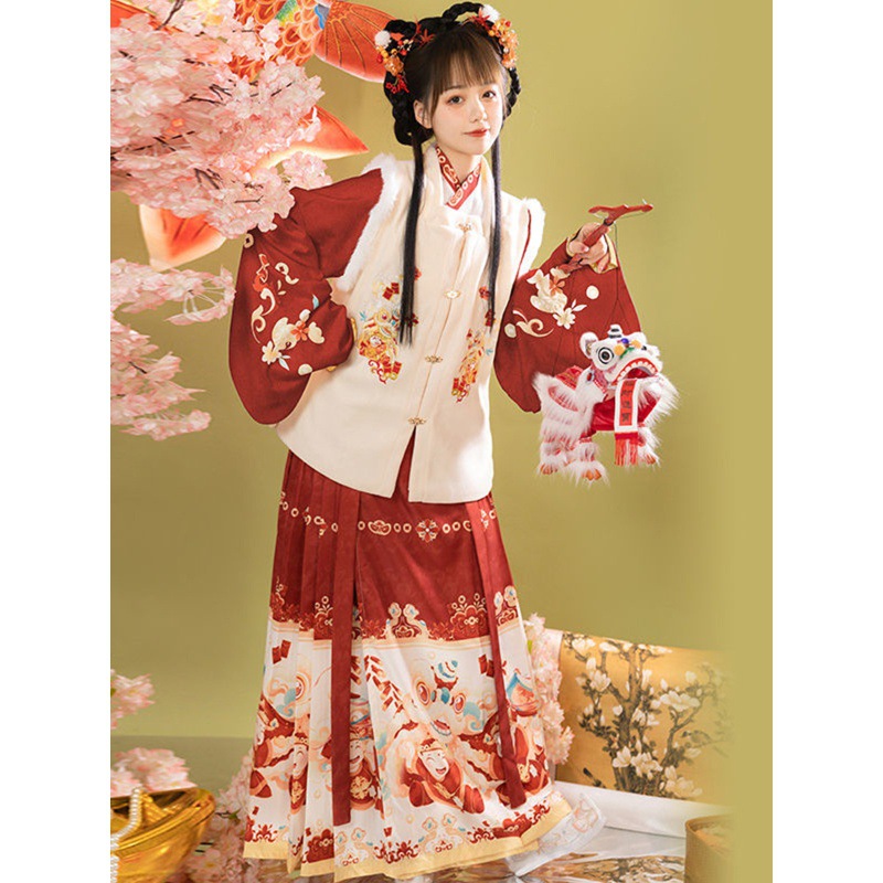 新款原创汉服女方领刺绣马面裙