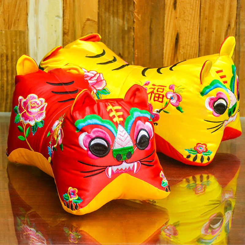 传统民间工艺精美刺绣花开富贵虎头枕头布老虎拉链祈福绣花老虎枕