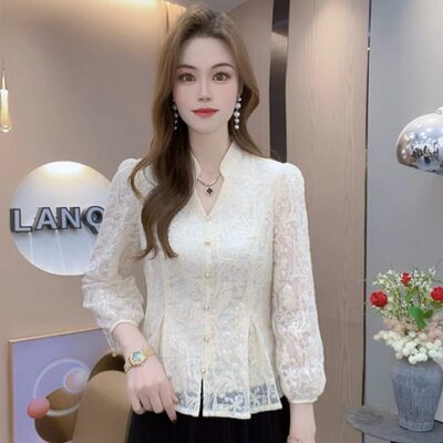 法式蕾丝钩花七分袖V领衬衫女春季新款洋气收腰减龄打底衫上衣潮