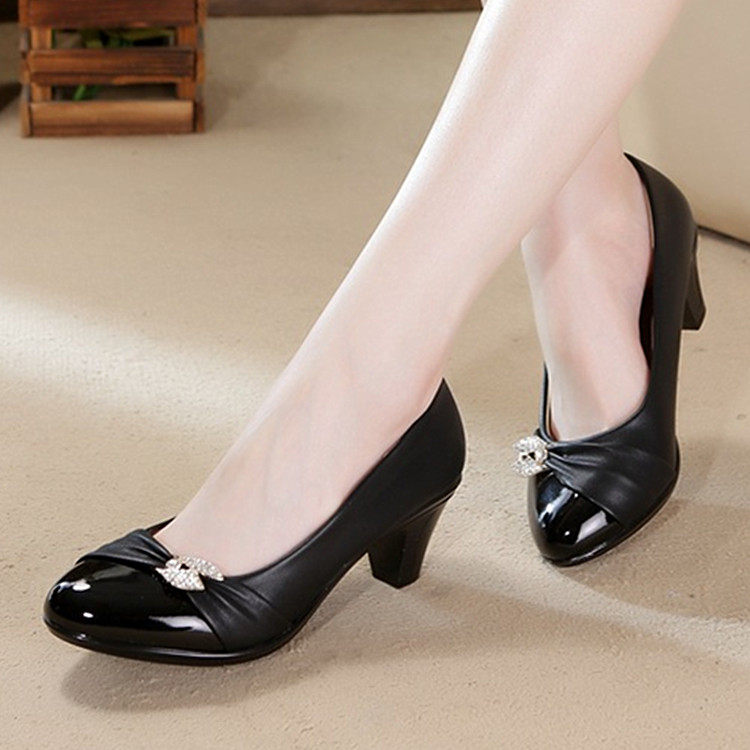 女士皮鞋高跟鞋淺口單鞋春夏中跟工作鞋低跟粗跟中年媽媽鞋子黑色在類目 女鞋, 低幫鞋中 - 來自Buy2taobao.com提供專業的淘寶代購服務