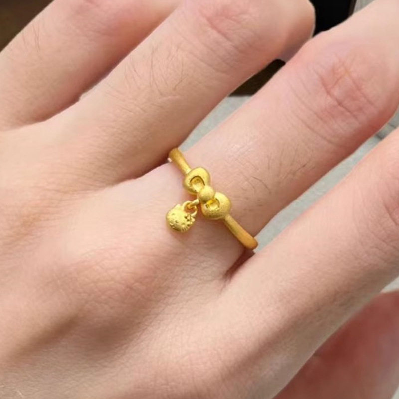 金色蝴蝶结凯蒂猫戒指女2026新款轻奢精致小巧可爱卡通手饰品定制图片