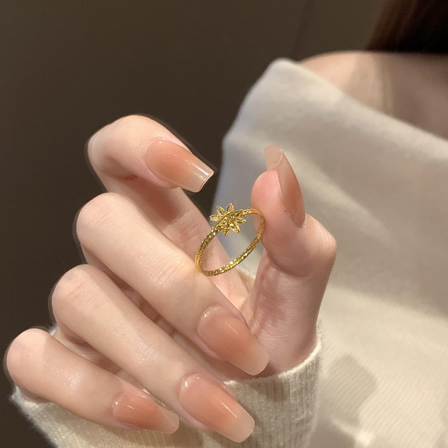 金色爆闪八芒星戒指2026新款轻奢复古气质小众设计戒指手饰品定制图片