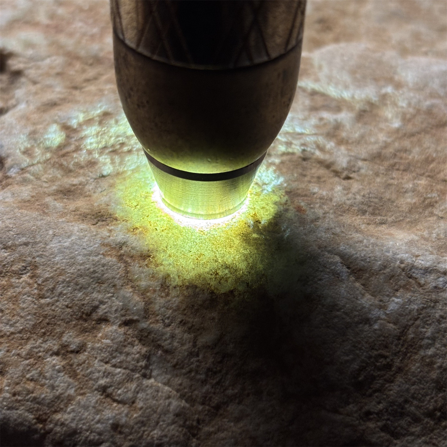 1号缅甸翡翠原石木那场口种老肉细冰感强荧光足可玩冰种飘花手镯