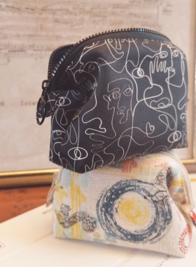 风情口金大开口方便化妆包水彩黑白盐系抽象涂鸦氛围随身收纳小包