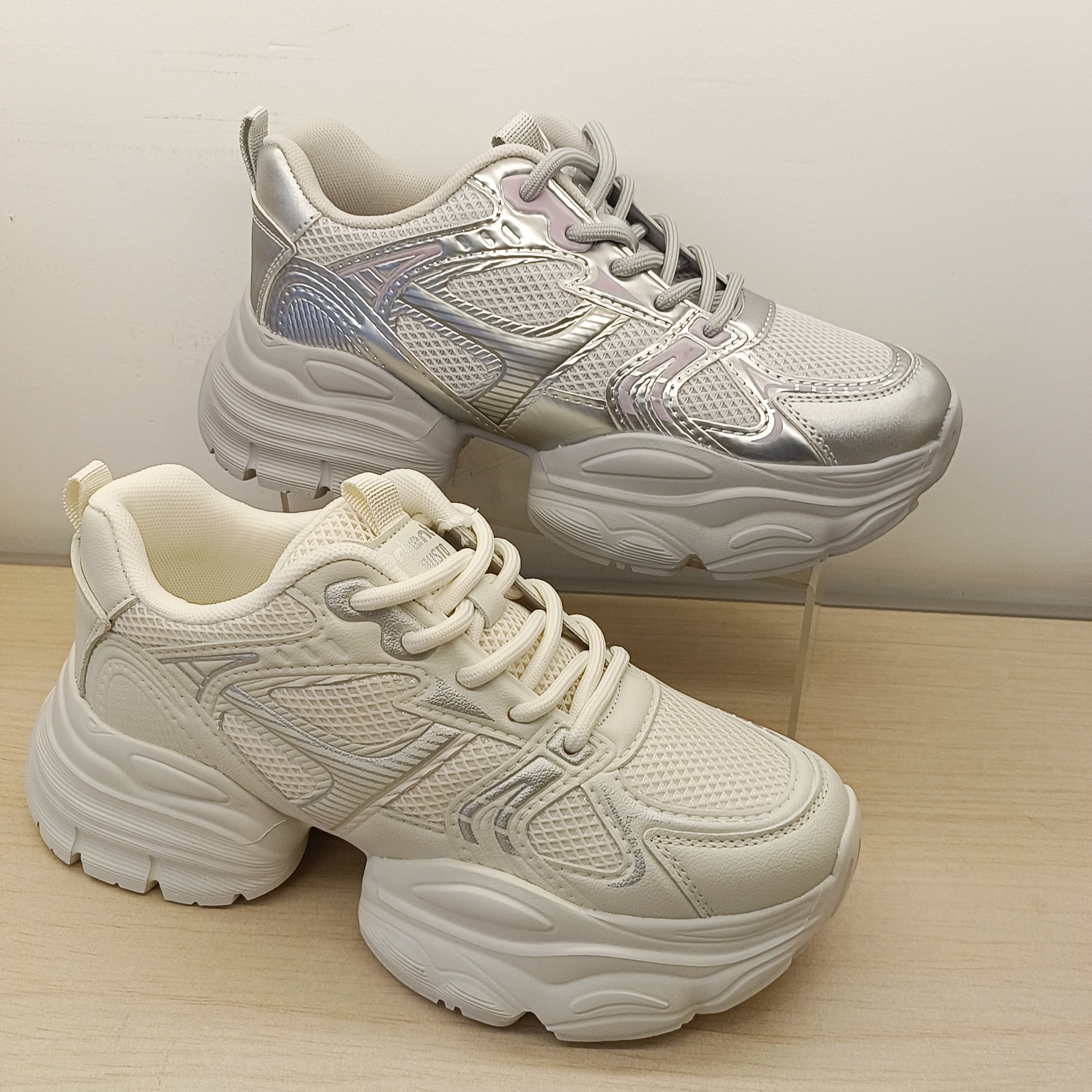 大东老爹鞋2025春季新款时尚休闲舒适圆头系带拼接女鞋C1313A