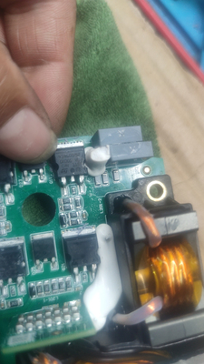 吉利枫叶新能源充电机三极管