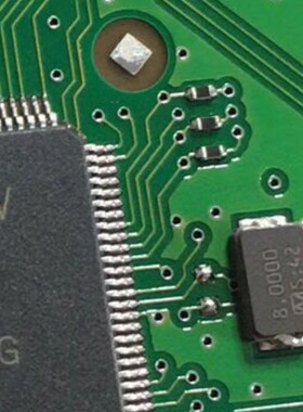 保时捷2M25J CPU旁易损陶瓷晶振 全新 现货