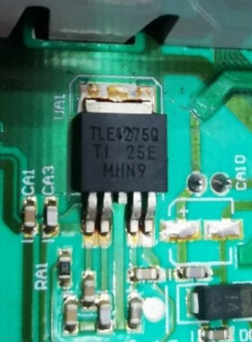 TLE4275Q  TO252 4脚半 汽车仪表稳压5V电源管 全新原装