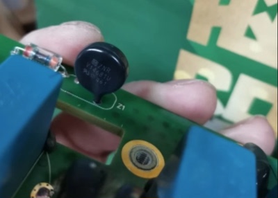 特斯拉新能源充电机易损