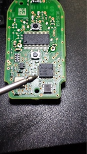 ATA5833 宝马汽车遥控器易损芯片 全新现货