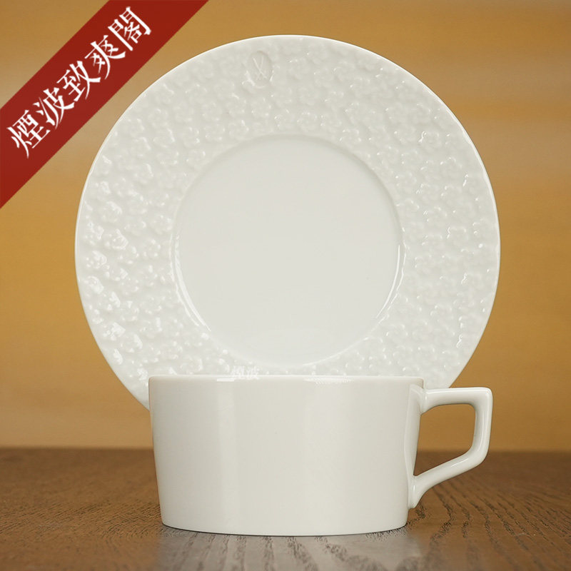 NO.41纯白浮雕荚蒾花茶杯碟