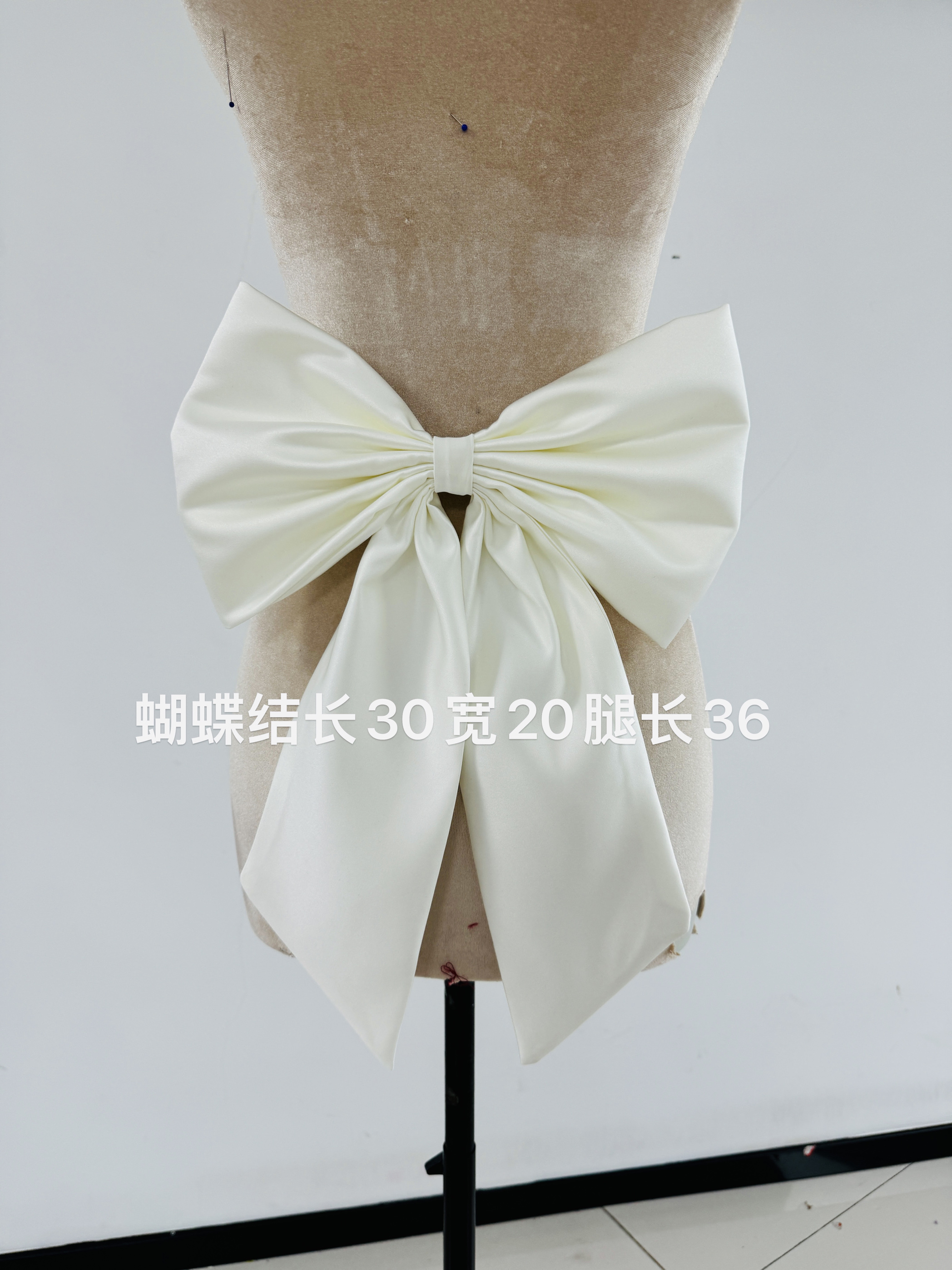 白色缎面婚纱后背蝴蝶结配饰配件日常裙子配饰婚纱遮盖神器女卟装
