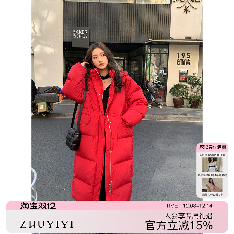 红色连帽长款过膝加厚羽绒服