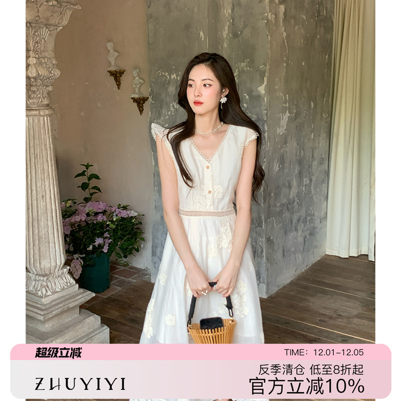 法式A字裙V领镂空刺绣连衣裙