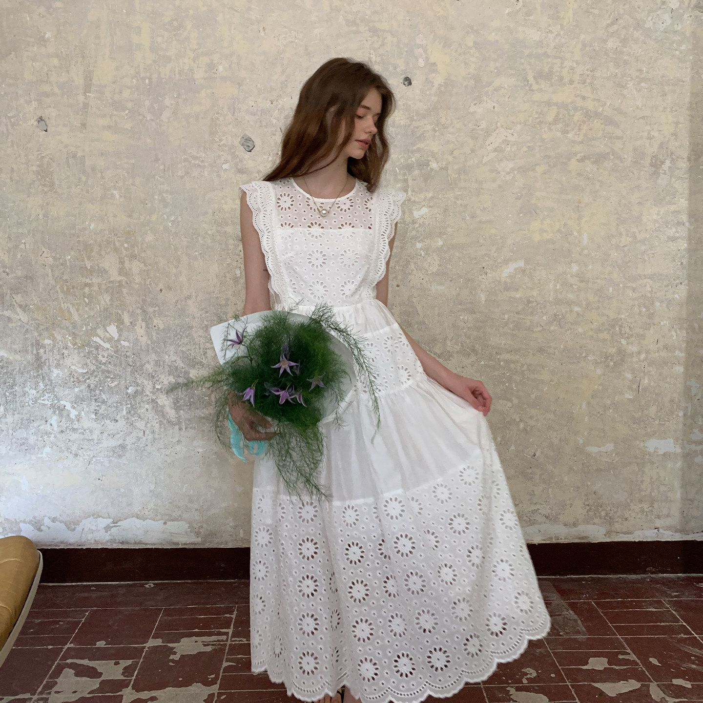 ZHUYIYI  白色减龄重工蕾丝收腰显瘦无袖连衣裙女夏原创设计新款