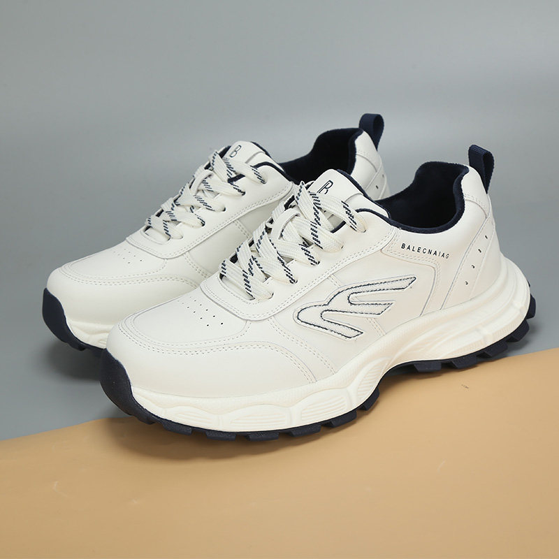 大码女鞋41一432025新款冬季厚底圆头休闲加绒时尚显脚小老爹鞋