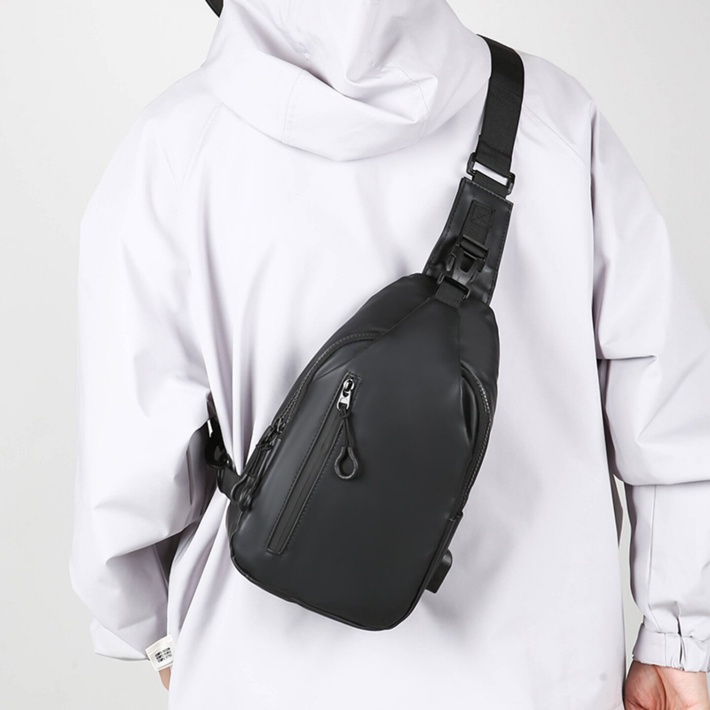 跨境新款胸包男士高级感斜挎包男款防泼水挎包单肩包usb充电胸包