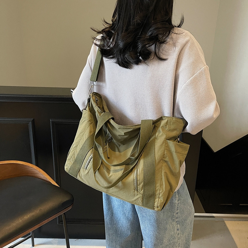 新款斜挎包女大学生纯色轻便休闲尼龙布上课通勤单肩手提托特包