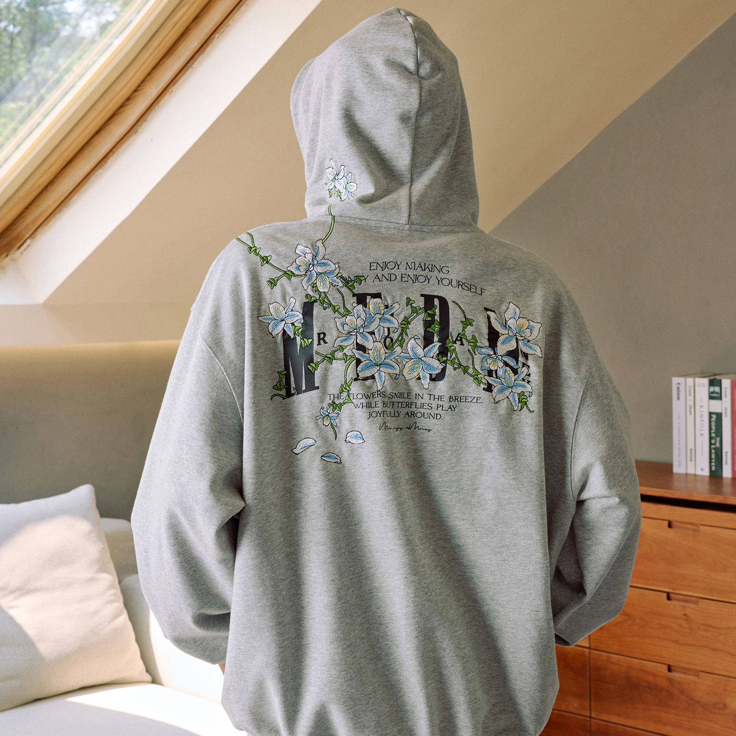 MEDM春季藤蔓花卉拉链帽衫