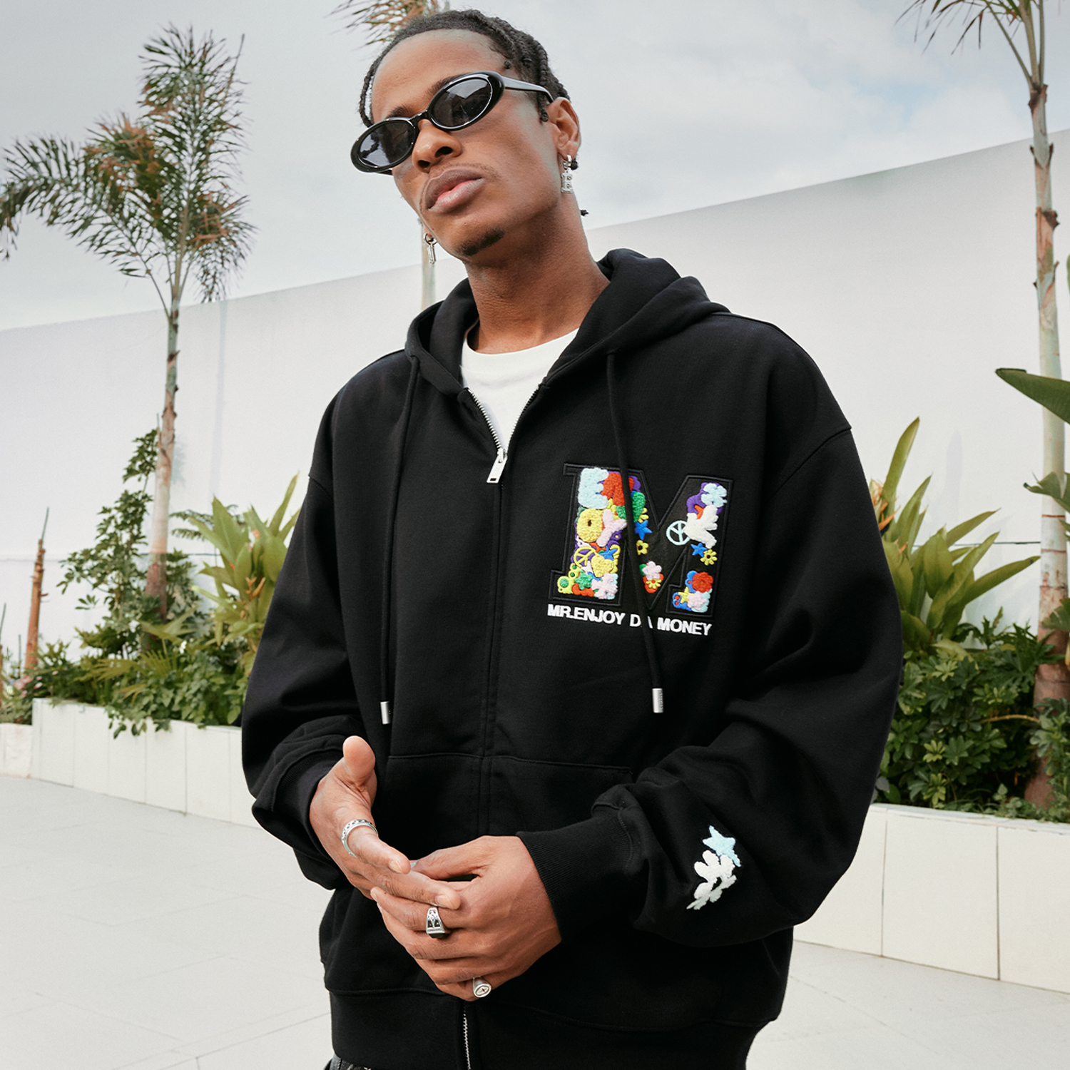 MEDM25玩趣多彩大Mlogo连帽卫衣