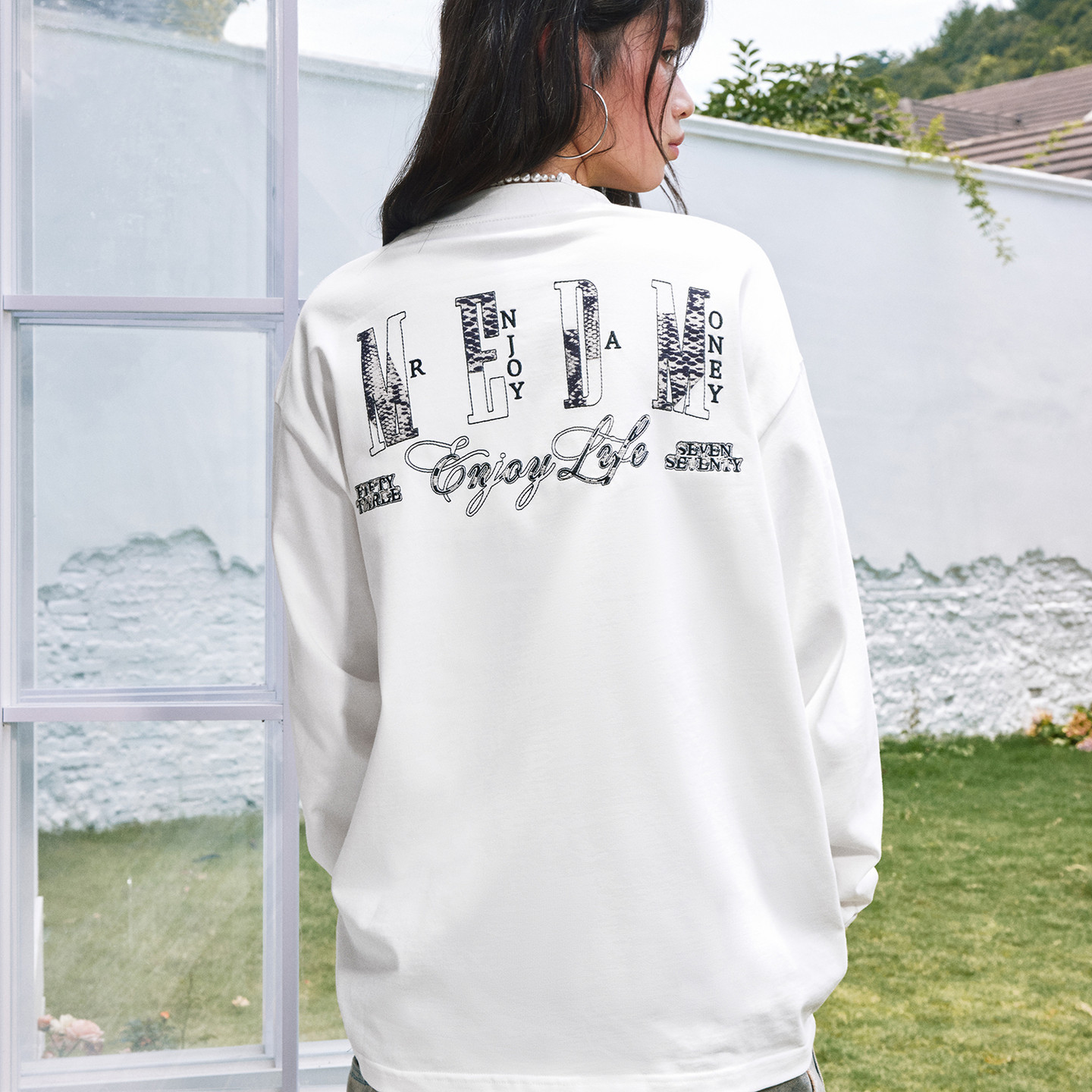 MEDM2025新品纯色贴动物纹T恤图片