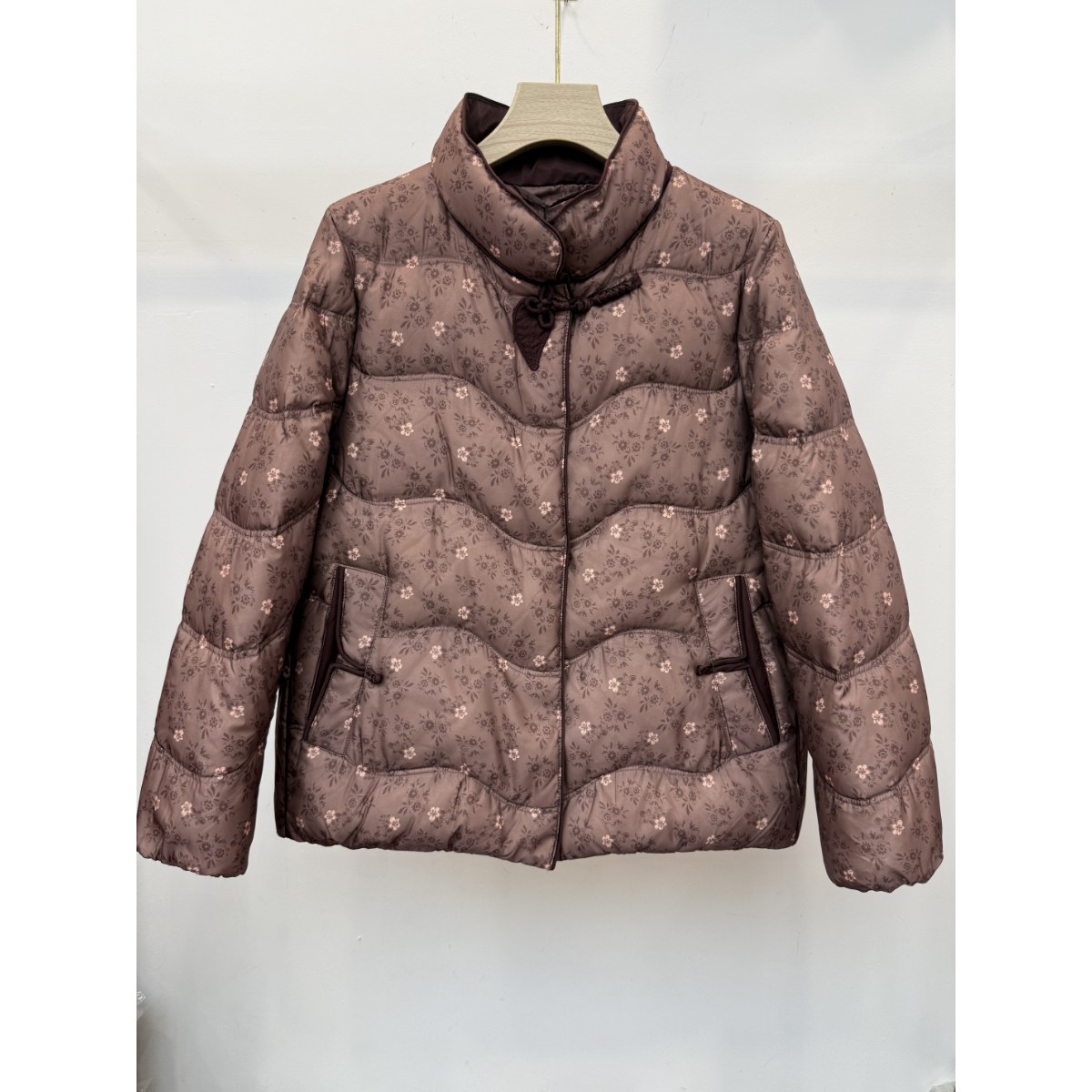 丝瑞中老年妈妈羽绒服2025新款冬季短款高端时尚印花90白鹅绒外套