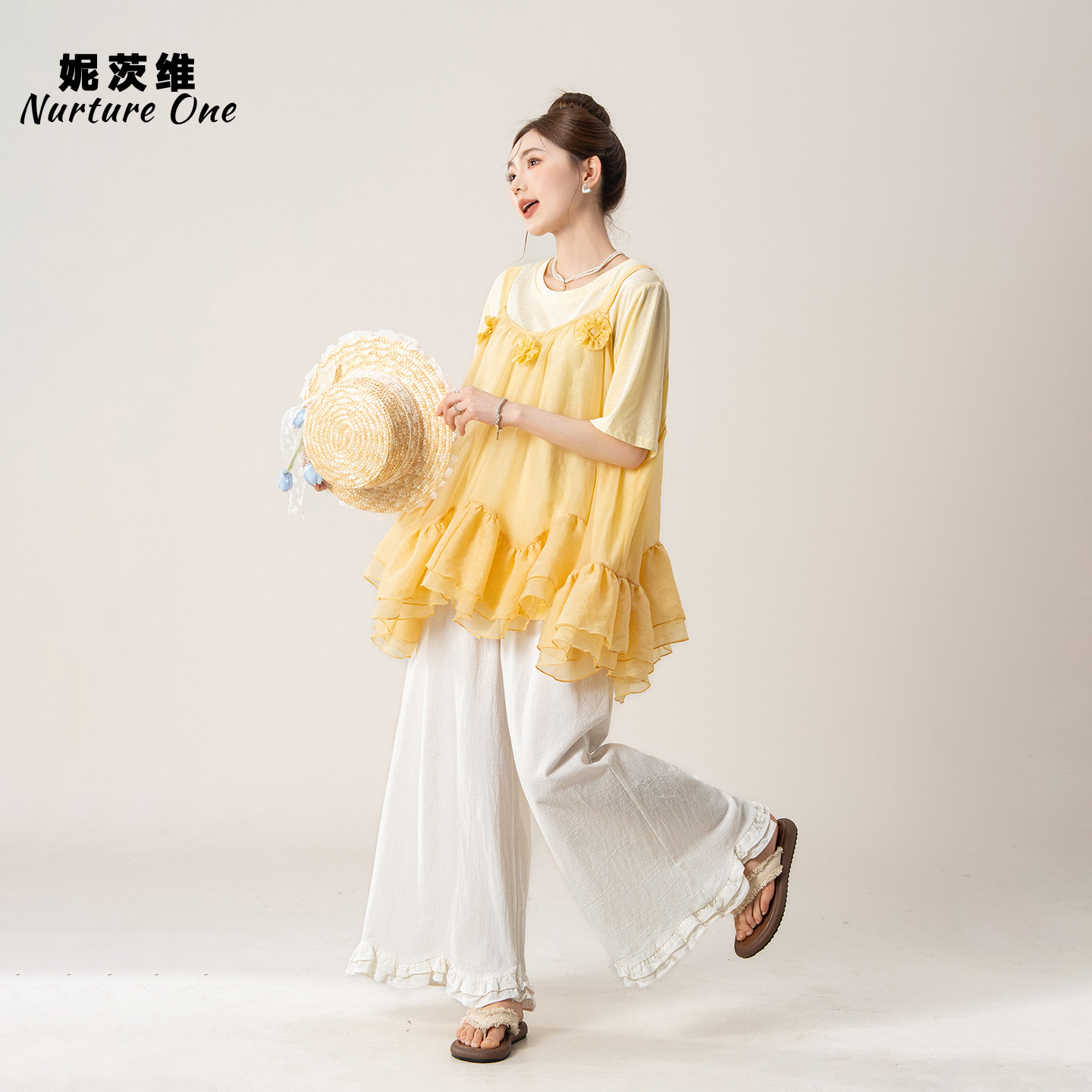 妮茨维【森屿寻光】黄色立体花朵吊带背心女夏季穿搭花边下摆上衣