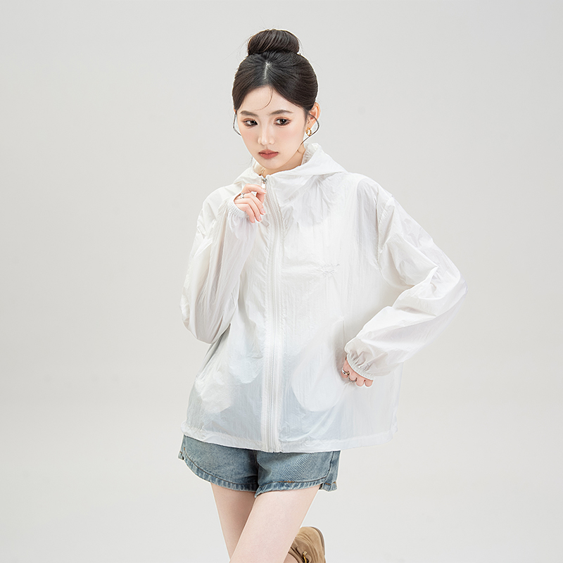 白色连帽户外速干宽松防晒服衣女