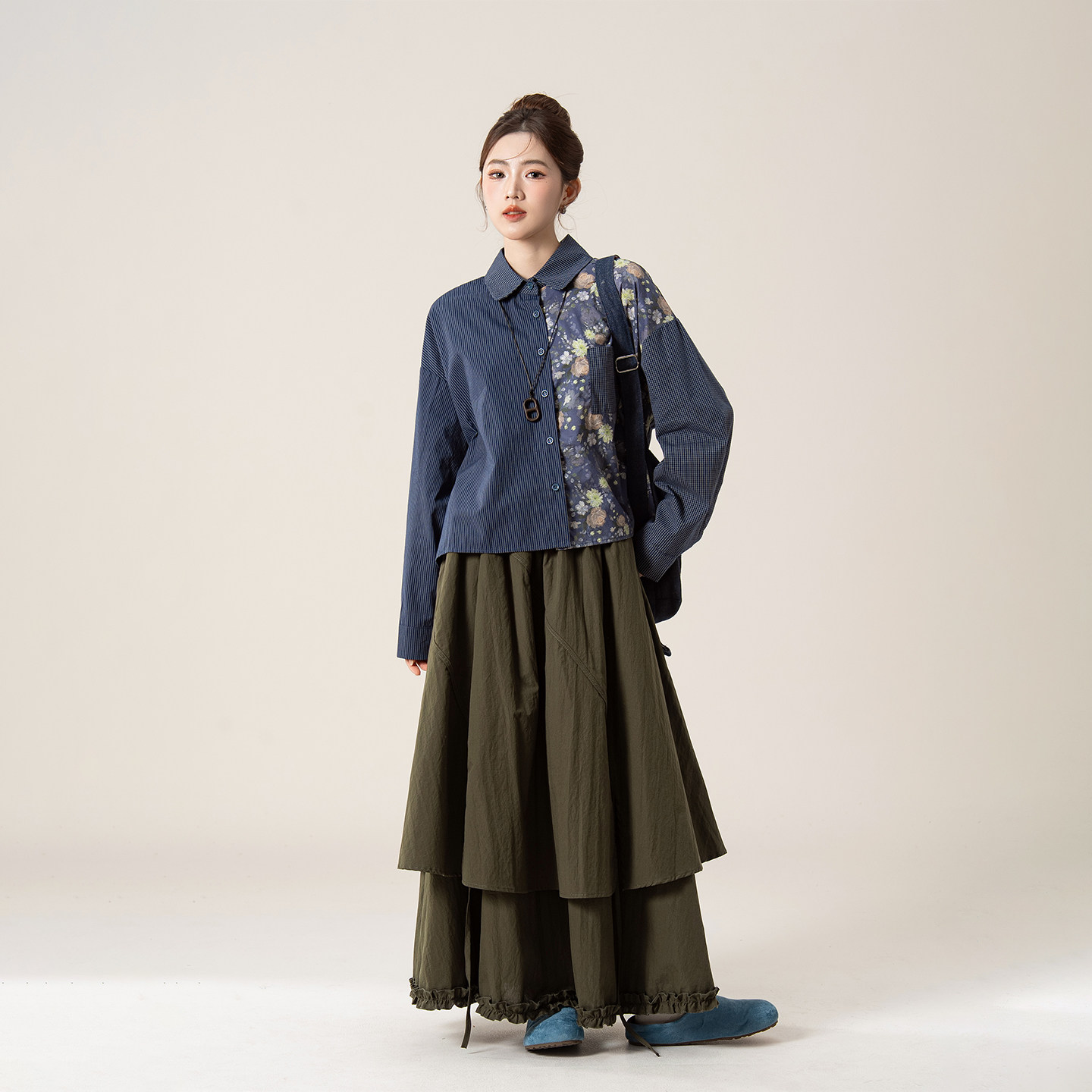 妮茨维【复古花格】藏蓝色竖条纹翻领衬衫女秋日穿搭碎花长袖上衣