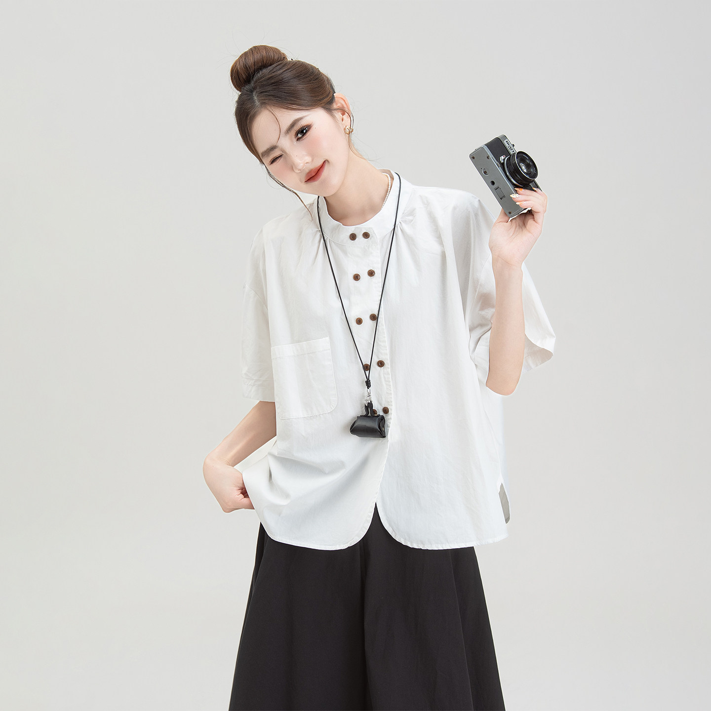 白色双排扣圆领极简短袖衬衫女夏季穿搭韩版宽松慵懒显瘦百搭上衣