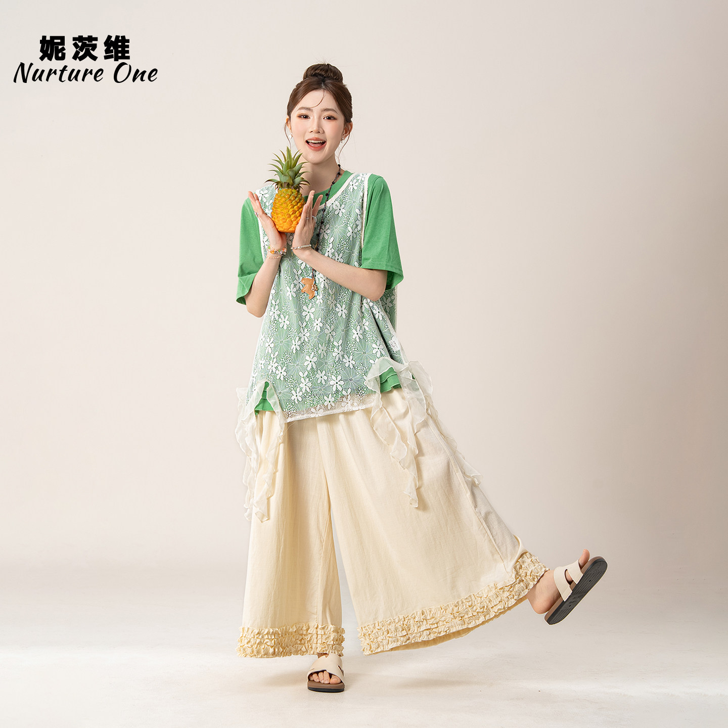 妮茨维【森系治愈】杏色镂空提花蕾丝马甲女夏季穿搭透视网纱上衣