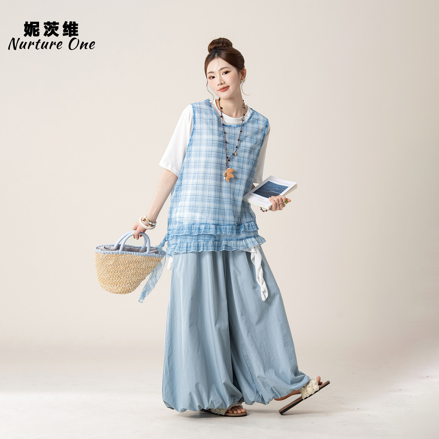 妮茨维【蓝格闲趣】木耳边格子马甲女松弛感穿搭不规则T恤花苞裤