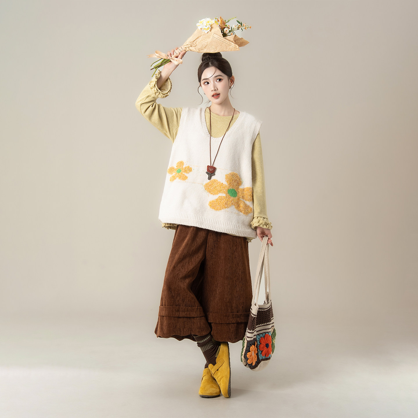 米杏色V领花朵针织马甲背心女秋冬新款叠穿木耳花边T恤七分裤套装,女装/女士精品,时尚套装,淘宝优惠券,粉丝福利购,淘宝优惠卷